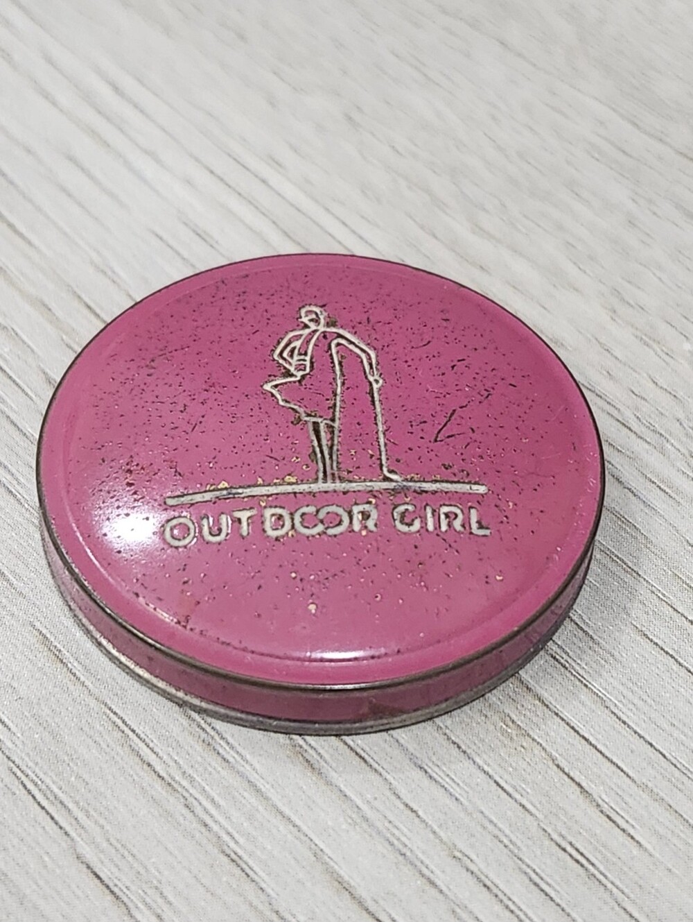 Art Deco Outdoor Girl Rouge Compact MAKEUP TIN Antique 1920s Lady Golfer